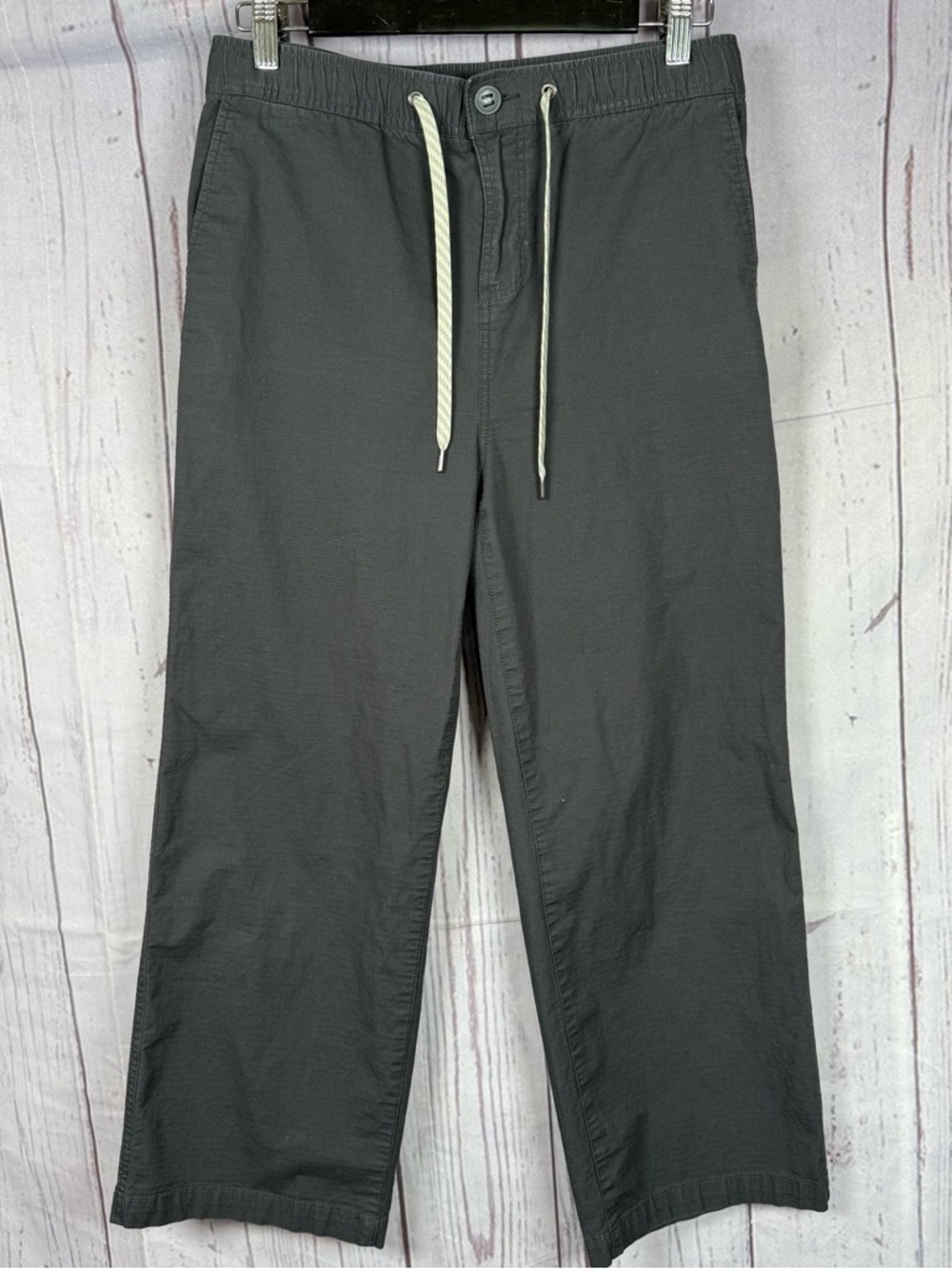 VUORI Women's Wide Leg RipStop Size
Medium grey
